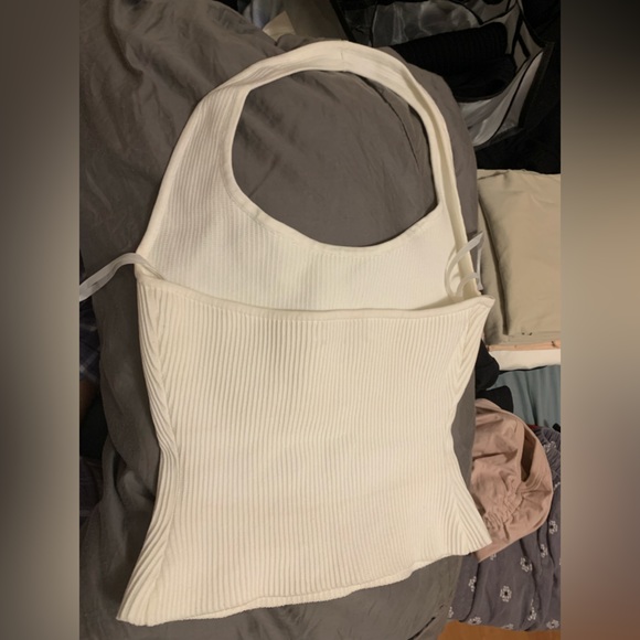 Aritzia Babaton
Sculpt Knit Backless Halter Top - Picture 4 of 5